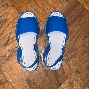 Women’s shoes size 7